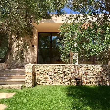 בית כפרי Masseria Le Fabriche מארוג'ו